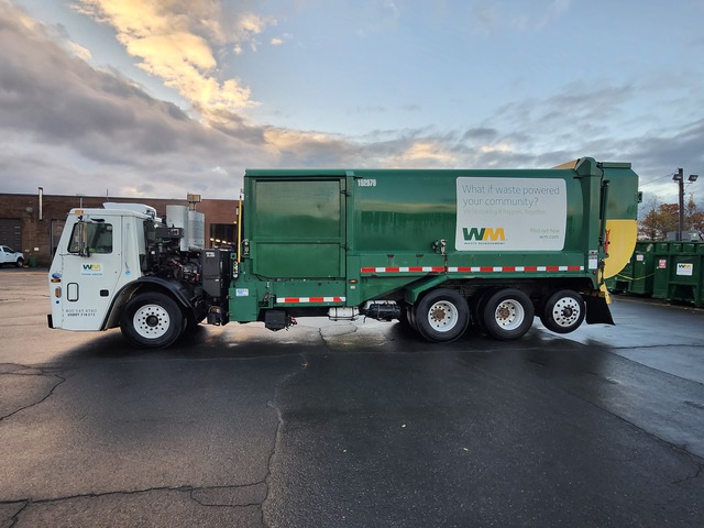 2016 Mack LEU613 Waste Collection Truck 2016 Mack LEU613 Waste Collection Truck