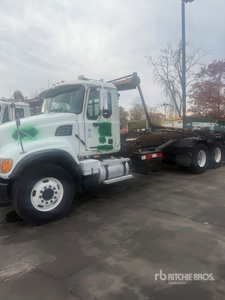 2003 Mack CV713 ロールオフトラック