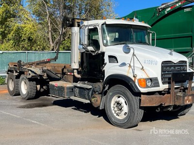 2005 Mack CV713 Roll-Off Truck