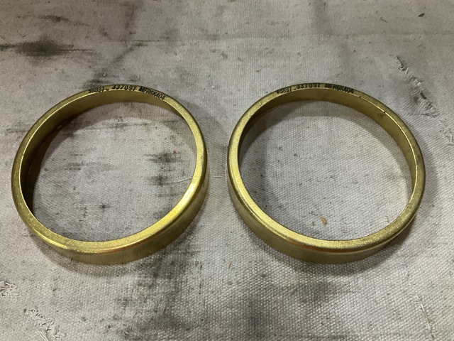 (84) Standard Aero 337097 Retainers