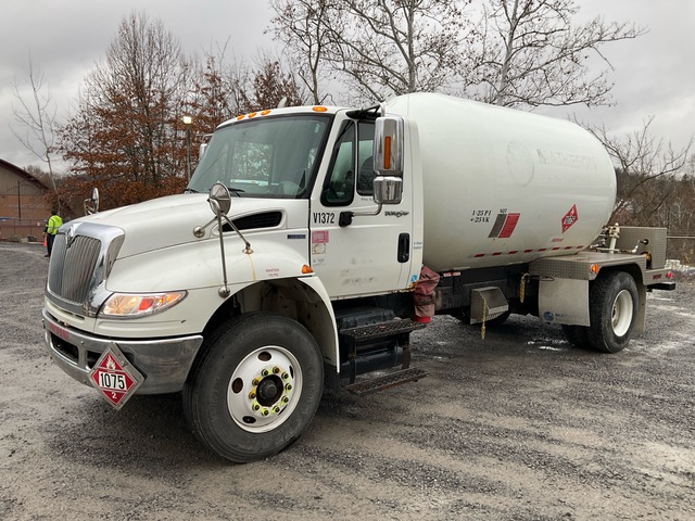 2010 International 4400 3200 gal 4x2 Propane Delivery Truck