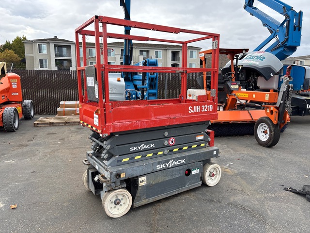 2016 Skyjack SJIII 3219 Electric Scissor Lift 2016 Skyjack SJIII 3219 Electric Scissor Lift