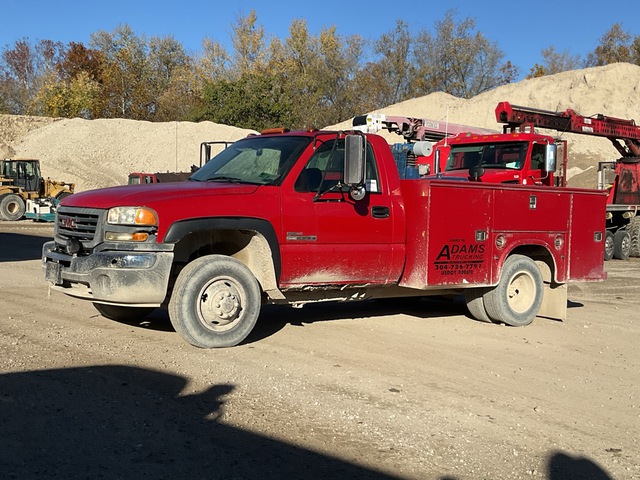 2005 GMC Sierra 3500 4x2 Utility Truck