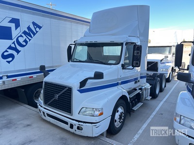 2015 Volvo VNM 6x4 3-Achs Sattelzugmaschine (Inoperable)