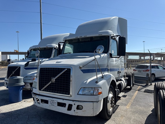2014 Volvo VNR64T 6x4 T/A Sleeper Truck Tractor (Inoperable)