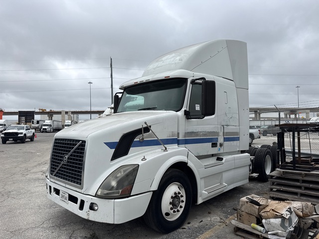 2010 Volvo VNR64T 6x4 T/A Sleeper Truck Tractor (Inoperable)