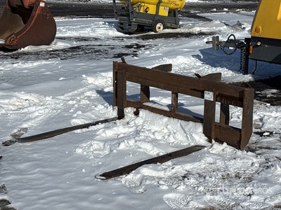 48 in Skid Steer Forks - Fits Kubota R520