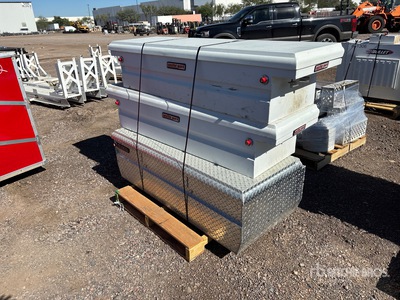 Quantity of (3) Boite à outil