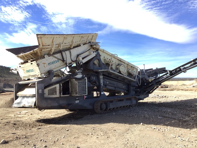2014 (unverified) Metso ST272 Tracked Incline Screen Plant