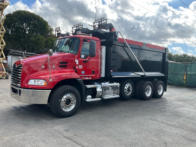 2016 Mack CXU613 Pinnacle 8x4 Tri/A Dump Truck