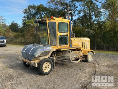 Superior Broom DT80J Self-Propelled Broom
