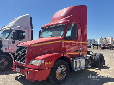 2015 Volvo VNM42 4x2 Ciągnik siodłowy z kabiną dzienną S/A (Inoperable)