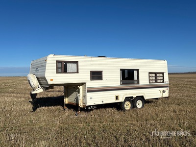 1988 Fleetwood Resort T/A Travel Trailer