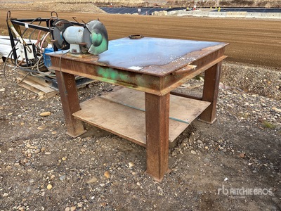 5 ft x 5 ft Steel Table ادوات صناعية متنوعة