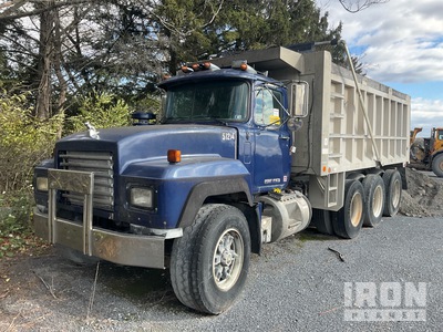 1994 (unverified) Mack RD688S 6x4 4-Achs Kipper-Lkw (Inoperable)
