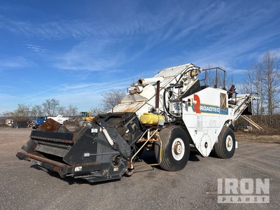 2001 Roadtec SB2500B Wheel Asphalt Transfer Machine