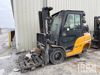 2019 Hyundai 33L-9A 6390 lb Pneumatic Tire Forklift (Inoperable)