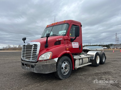 2013 Freightliner Cascadia 113 6x4 T/A Day Cab Truck Tractor