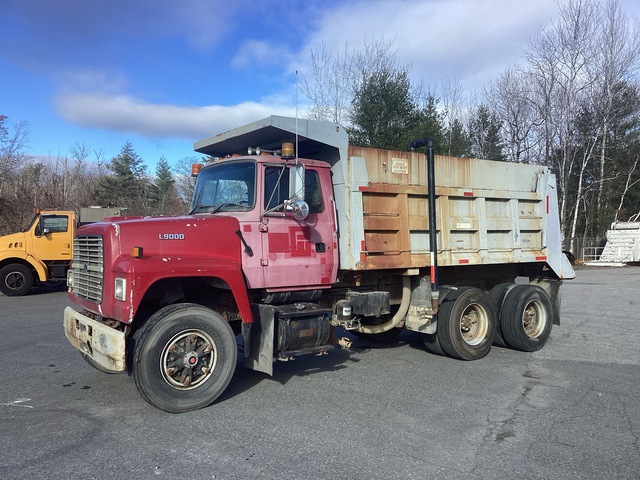 1995 Ford L9000 6x4 Water Truck