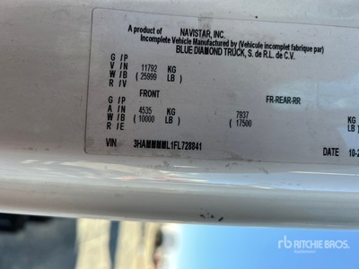 2015 International 4300 4x2 Flatbed Truck