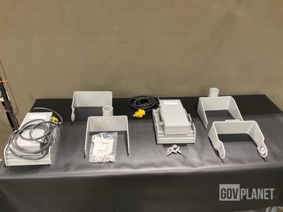 (18) DVH EFO-FL11-303.4-LCS Electric Floodlights