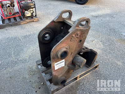 2011 Central Fabricators Inc. JD 200L 17.5 in Hydraulic Tilting وصلة حفارة