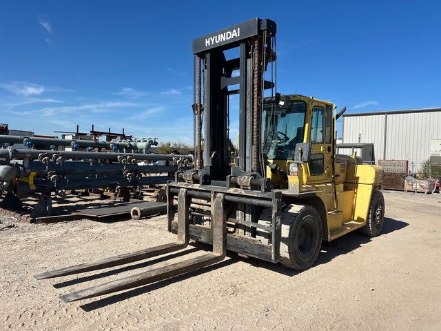 Hyundai 160D-7E 33247 lb Pneumatic Tire Forklift