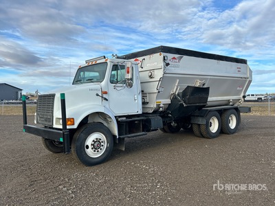 1999 International 8100 6x4 Feed Truck