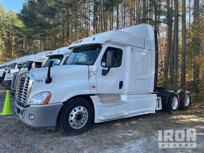 2013 Freightliner Cascadia 6x4 T/A Sleeper Truck Tractor