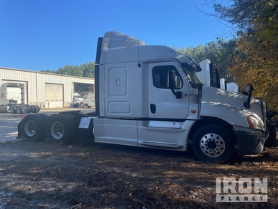 2013 Freightliner Cascadia 6x4 T/A Sleeper Truck Tractor