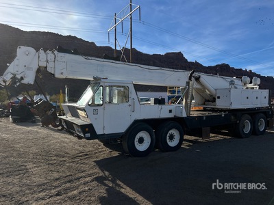 1975 P & H T300 30 ton 8x4x4 Hydraulic Truck Crane