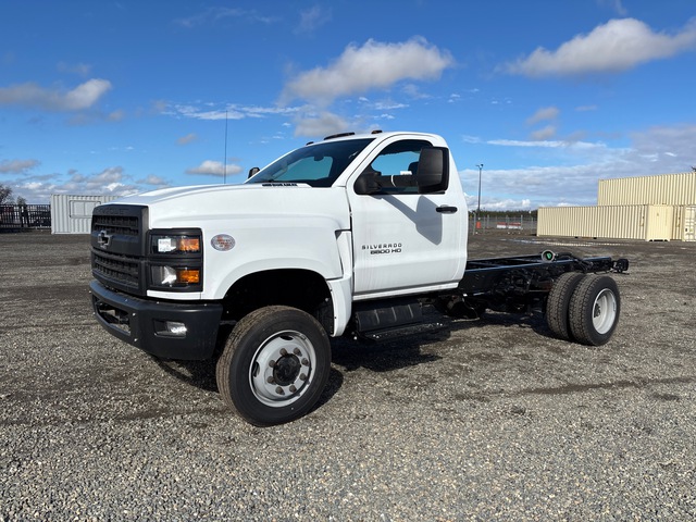 2023 Chevrolet Silverado 5500HD 4x4 Cab and Chassis