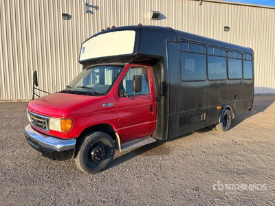 2003 Ford E-450 Super Duty 4x2 16-Seat Mini Bus