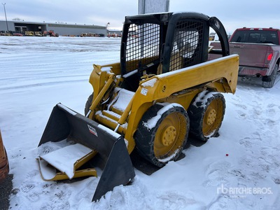 2000 John Deere 250 Chargeuse à direction à glissement (Inoperable)