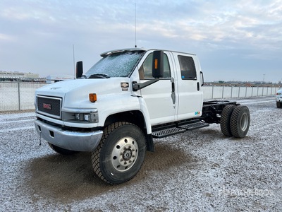 2005 GMC C5500 4x4 Crew Cab Cabina y chasis