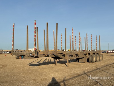 2013 Doepker 53 ft Tri/A Hayrack Rungenanhänger