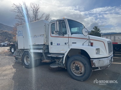 2004 Freightliner FL70 Camion barredora