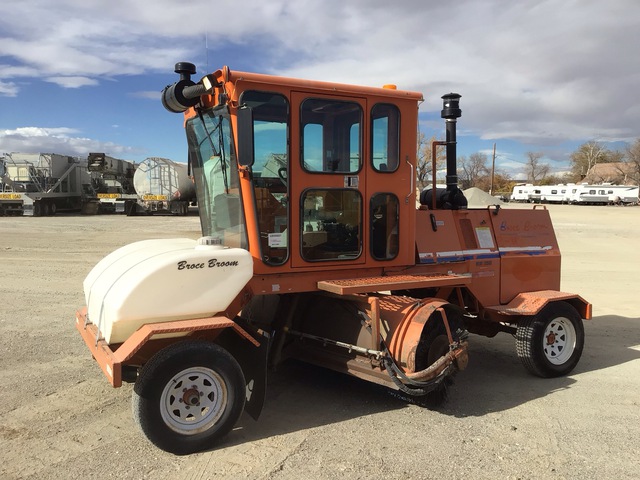 2013 Broce KR350 Self-Propelled Broom