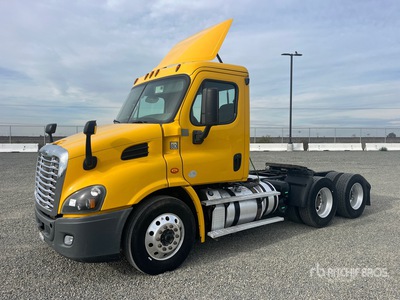 2016 Freightliner Cascadia 113 6x4 T/A Day Cab Truck Tractor