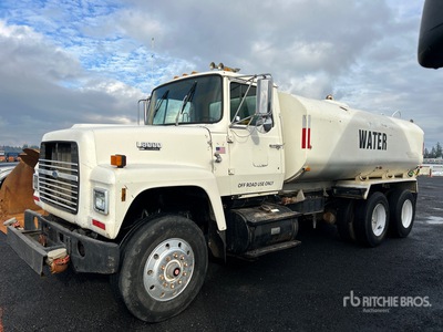 1990 Ford L9000 8x4 Camion cisterna de agua (Inoperable)