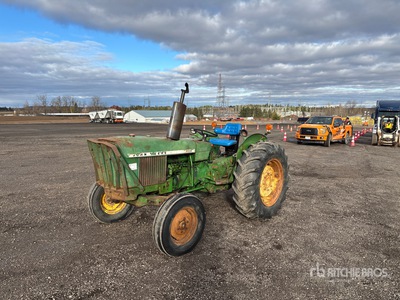 1967 John Deere 920 2WD جرار ثنائي الدفع