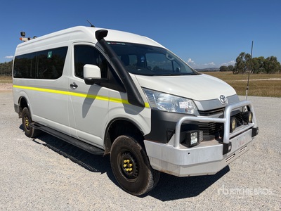 2021 Toyota HiAce Commuter 12-Seat 4x4 Conversion Mini Bus