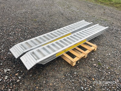 6 Ton Aluminum Loading Ramps (Unused)