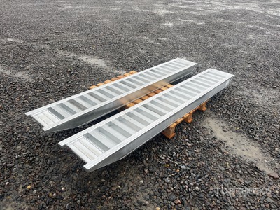 6 Ton Aluminum Loading Ramps (Unused)