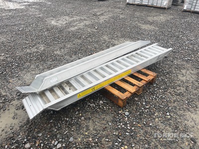 6 Ton Aluminum Loading Ramps (Unused)