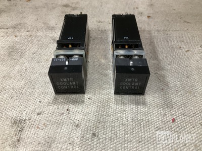 (4) Eaton 2748-4 Push Switches