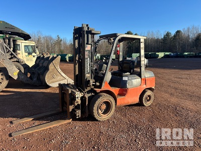 Toyota 7FGU32 4450 lb Pneumatic Tire Heftruck