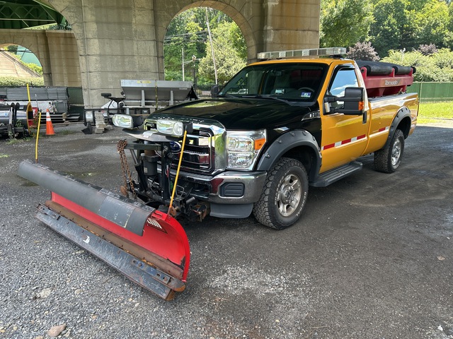 2011 Ford F-350 Super Duty XLT 4x4 Snow Plow Truck