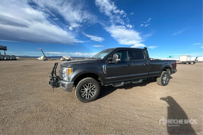 2017 Ford F-350 Lariat 4x4 Crew Cab Pick Up