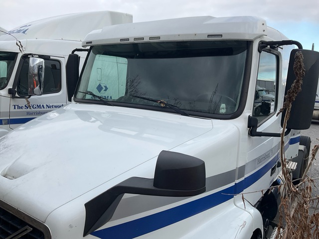 2017 Volvo VNR64T 6x4 T/A Sleeper Truck Tractor 2017 Volvo VNR64T 6x4 T/A Sleeper Truck Tractor